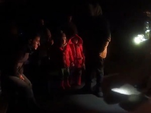 Terytorialsi przechwycili i zaopiekowali się grupą nielegalnych imigrantów, w tym czwórką dzieci [VIDEO]