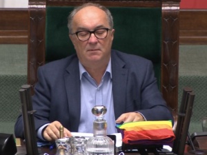 Czarzasty wywiesił tęczową flagę w Sejmie. Posłowie zbierają podpisy nad odwołaniem go ze stanowiska