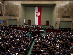 [SONDAŻ] Kary finansowe dla Polski ze strony UE. Polacy krytycznie o postawie opozycji