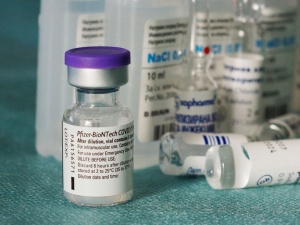 Gigantyczne zyski ze sprzedaży szczepionek przeciwko COVID-19. Ile zarobi Pfizer?