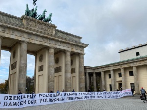 Hit! Tak Niemcy dziękują pod Bramą Brandenburską polskiemu rządowi za ochronę Niemiec i UE
