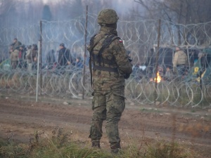 Przy polskiej granicy powstaje duży obóz imigrantów [WIDEO]