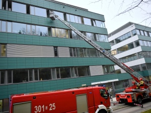 [FOTO] Gdańsk: Pożar w Centrum Medycyny Nieinwazyjnej UCK. Ewakuowano 300 osób