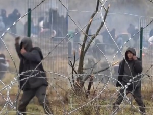 Presja migracyjna na Polskę. Migranci z Białorusi wykorzystywali do ataków dzieci [VIDEO]