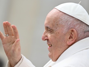 Media: Franciszek miał zawał; Watykan: Papież ma kłopoty z oddychaniem