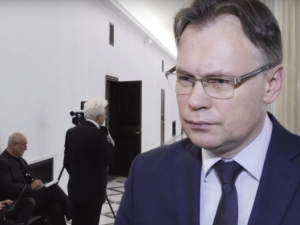 Wiceszef MSZ: Niemcy zakładają, że temat reparacji zniknie, jeśli opozycja wygra w Polsce wybory
