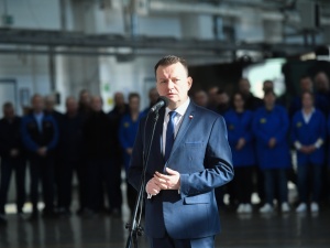 Atak na biuro poselskie szefa MON. Policja zatrzymała podejrzewanego mężczyznę