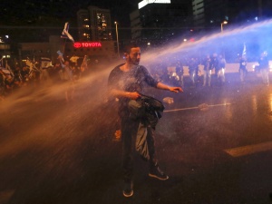 Setki tysięcy demonstrantów w Izraelu. Policja użyła armatek wodnych