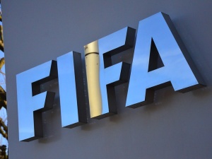 Gwałty i samobójstwo. Skandal w FIFA. Czołowi działacze mieli wykorzystać seksualnie nieletnich piłkarzy i piłkarki