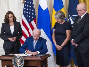 Biden podpisał protokoły akcesyjne wyrażające zgodę na przyjęcie Finlandii i Szwecji do NATO