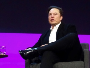 Elon Musk sprzedał akcje Tesli warte blisko 7 mld dol. Szykuje się na kłopoty z Twitterem