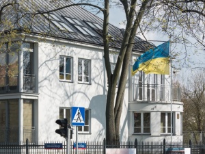 Zakrwawione przesyłki w konsulatach i ambasadach Ukrainy. Wiadomo, skąd je wysłano