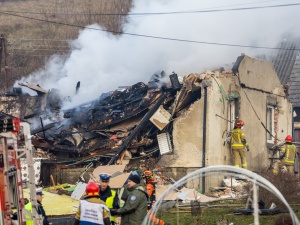 Eksplozja w domu w Ustroniu. Ratownicy wciąż nie dotarli do poszukiwanych dwóch mężczyzn