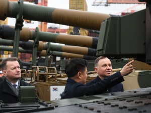 Koreańskie czołgi i armatohaubice już w Polsce. Szef MON: To pierwsza partia 
