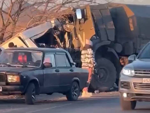 Zderzenie wojskowej ciężarówki z busem w Donbasie. Są ofiary