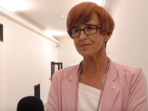 Elżbieta Rafalska: Nie sprzedamy zakazu handlu w niedzielę za podwójne stawki