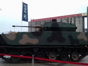 Huta Stalowa Wola zaprezentowała nowy wóz bojowy "Borsuk". Nowe umowy dla PGZ