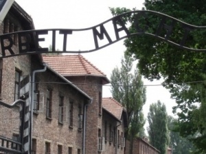 "Polskie obozy śmierci" pod karą grzywny lub więzienia? Projekt trafił do prac w Komisji Sprawiedliwości