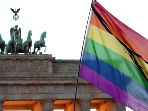 Niemcy: Pierwsza adopcja dziecka przez parę gejów