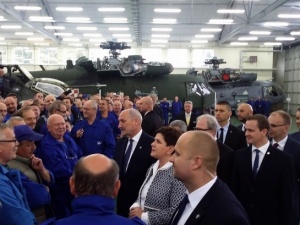 Premier Szydło: Dla Polski ważne jest to, żebyśmy sprzęt dla polskiej armii kupowali tu – w Polsce