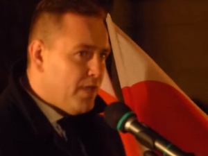 Dyrektor Muzeum II W.Ś. do Adamowicza i Pomaski: Nie bójcie się polskiej flagi!
