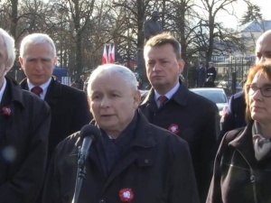 [video] Jarosław Kaczyński pod pomnikiem Piłsudskiego: Jestem przekonany, że za rok Polacy będą silniejsi