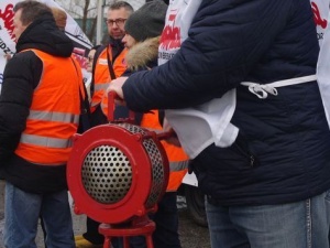 Protest w obronie zwalnianych pracowników Comau Poland