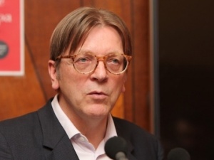 Jest oficjalny wniosek o uchylenie immunitetu Guya Verhofstadta
