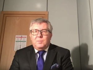 [video] Ryszard Czarnecki: Róża Thun cieszy się, że obrzuca Polskę błotem