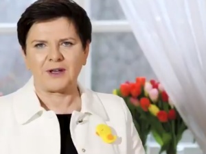 [video] Beata Szydło: "Niech te Święta napełnią nas nową siłą i optymizmem". Zwróćcie uwagę na broszkę