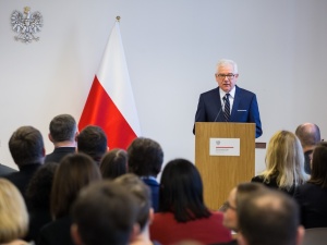 Polska przyjęła prawie 3 tys. migrantów? Szokujące słowa ministra Czaputowicza. Burza na Twitterze