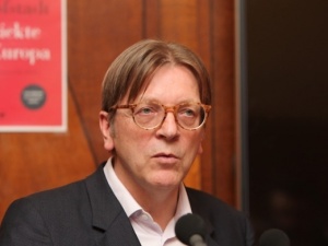 "Rząd PiS stracił poczucie rzeczywistości!" Verhofstadt krytykuje postawę Polski wobec zaleceń KE