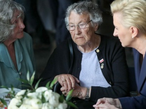 Pierwsza Dama spotkała się z byłymi więźniarkami Ravensbruck w 73. rocznicę wyzwolenia obozu