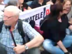 [video] Burdy na Nowym Świecie. Radykalna organizacja Obywatele RP blokuje legalną manifestację