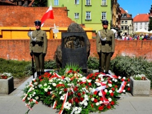 20. rocznica odsłonięcia pomnika Katyńskiego w Warszawie. "Nie możemy zapomnieć o tej zbrodni"