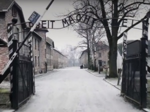 Jerzy Bukowski: Czy Renata Kim sfotografuje się w Auschwitz i w Berlinie?