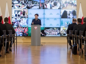 Premier Szydło: Apeluję do polityków i samorządowców: Nie straszcie Polaków reformą edukacji!