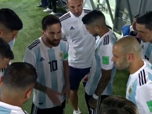 Niesamowite filmy z kulis meczu Nigeria - Argentyna. Leo Messi jak prawdziwy kapitan...