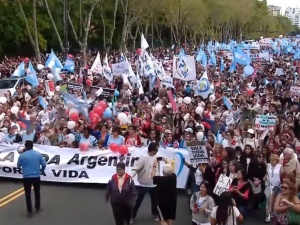 Argentyna za życiem: Pół miliona osób w Buenos Aires protestuje przeciw liberalizacji prawa aborcyjnego