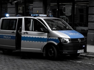 Prokuratura oskarża policjanta kryminalnego z Zabrza o oszukanie staruszka metodą… „na policjanta"!
