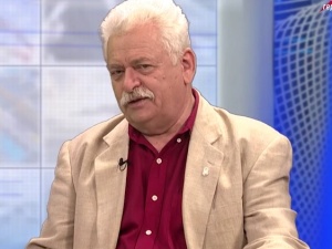 Dziennikarz Onetu o śledztwie ws. operatora TVN: "Śmieszno i straszno". Romuald Szeremietiew odpowiada