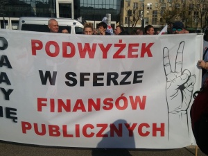 [Video] Relacja z protestu NSZZ "Solidarność" spod Urzędu Wojewódzkiego w Warszawie