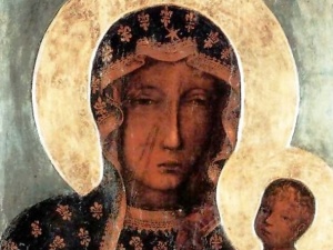 Nieoficjalne: Ikona MB Częstochowskiej i relikwie św. Jana Pawła II przetrwały pożar katedry Notre-Dame
