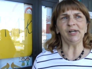 [video] Wściekli rodzice zorganizowali strajk w przedszkolu w Koszalinie. Strajkująca: "Wtargnęli!"