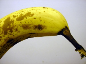 Tygodnik Powszechny pismo "katolickie" prezentuje pracę Natalii LL z kobietą liżącą banana - "Zapraszamy"
