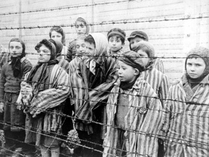 Niemiecka telewizja ZDF ma przeprosić więźnia więźnia Auschwitz Karola Tenderę za "polskie obozy"