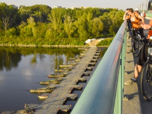 [Nasza Fotorelacja] Wojsko ukończyło most pontonowy, który zatrzyma katastrofę ekologiczną w Warszawie