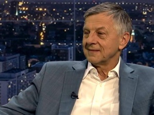 Prof. Zybertowicz: "W czasach PRL ponad 1 mln osób przeszło przez sieci agenturalne, ci ludzie żyją"