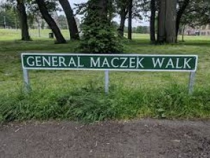 Szkoci nadali trotuarowi imię gen. Maczka w hołdzie jego pamięci