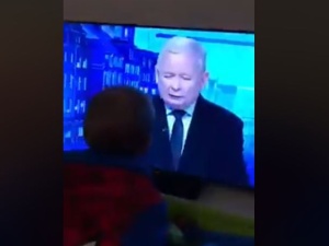 Dziecko o J. Kaczyńskim zachęcane przez opiekuna: „Ch*j”. Ostra reakcja Rzecznika Praw Dziecka